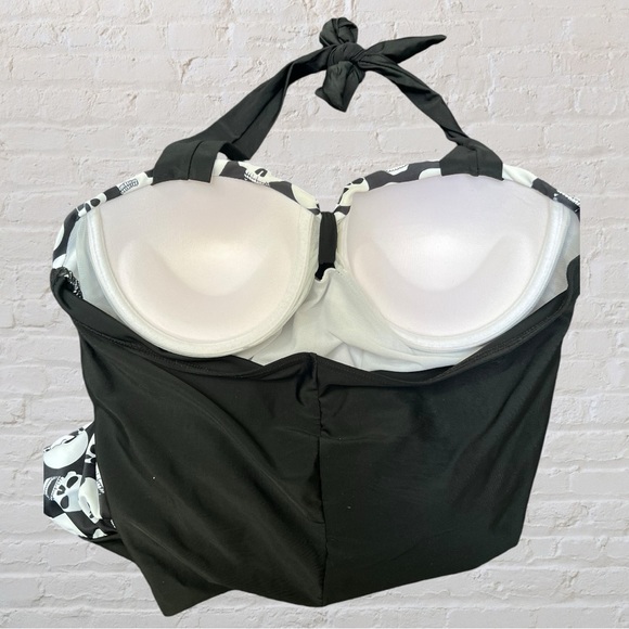 Retro Pin Up Style Skull print Swimsuit, Halter top, black and white - Picture 6 of 7